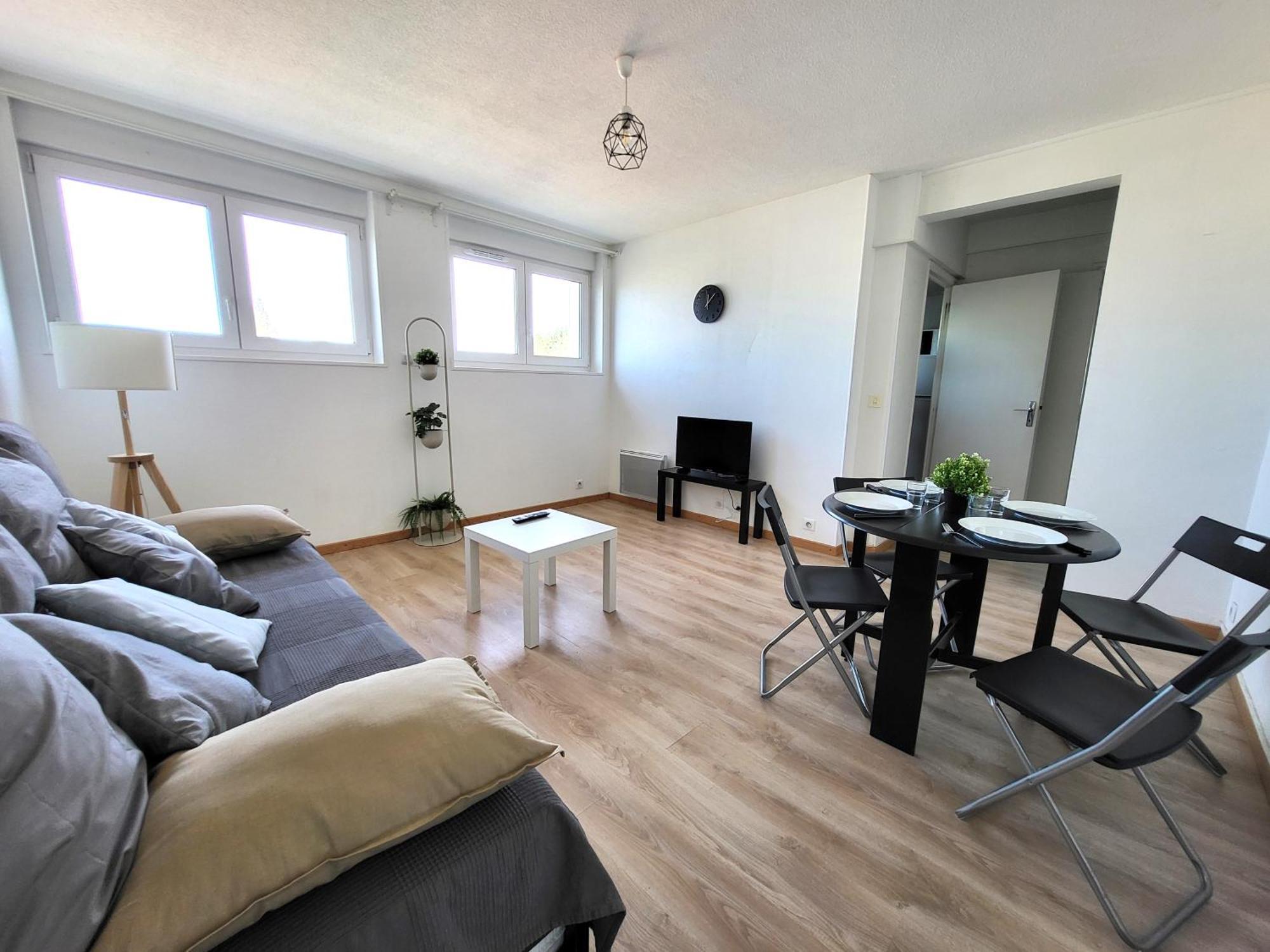 St-Quentin-En-Yvelines Plusieurs Appartements Avec Parking 特拉普 外观 照片