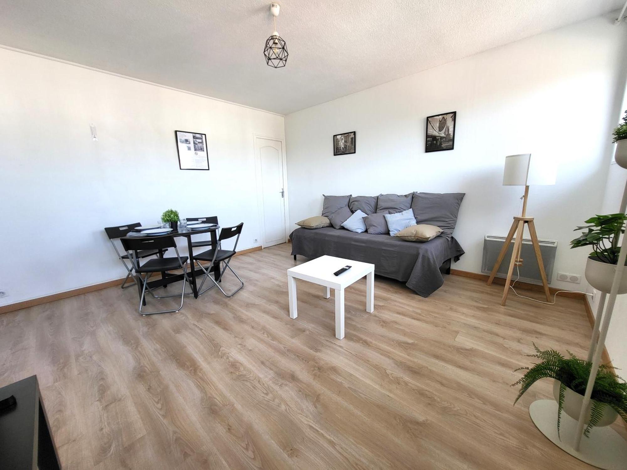 St-Quentin-En-Yvelines Plusieurs Appartements Avec Parking 特拉普 外观 照片